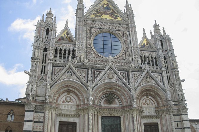 Skip the Line: Siena Duomo and City Walking Tour - Piazza Salimbeni and Siena’s banking story