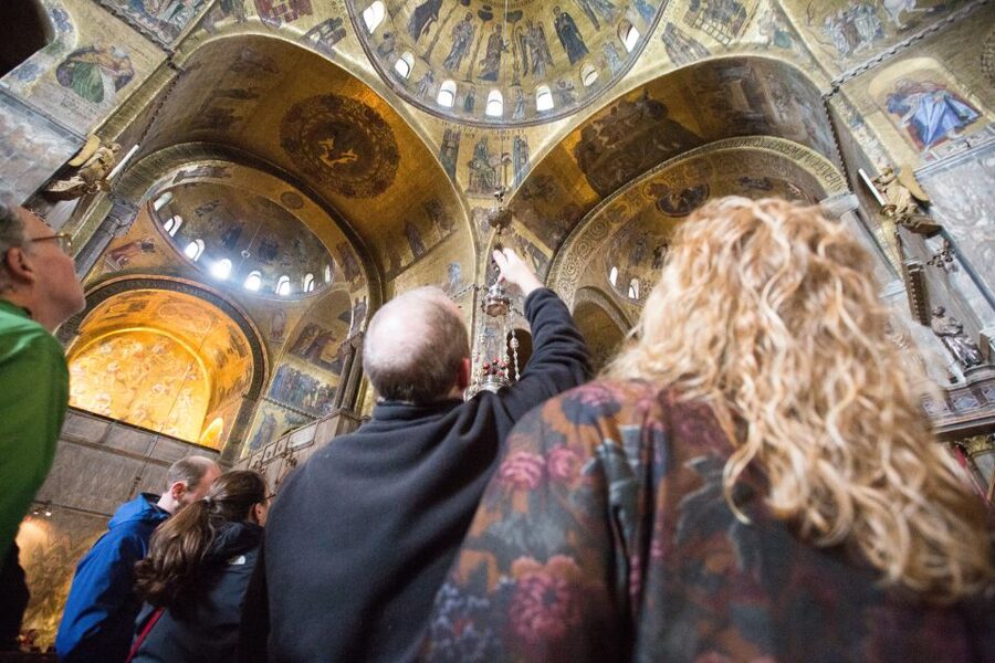 Skip the Line: St. Mark's Basilica Guided Tour - What the one-hour format feels like