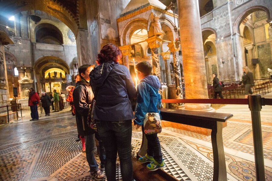 Skip the Line: St. Mark's Basilica Guided Tour - Language choices and guide quality