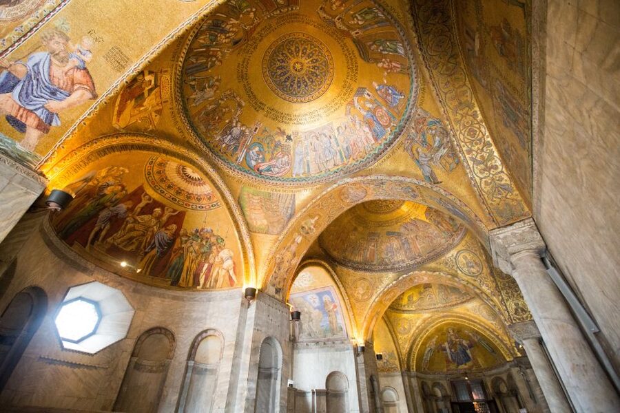 Skip the Line: St. Mark's Basilica Guided Tour - Dress rules and meeting-point advice