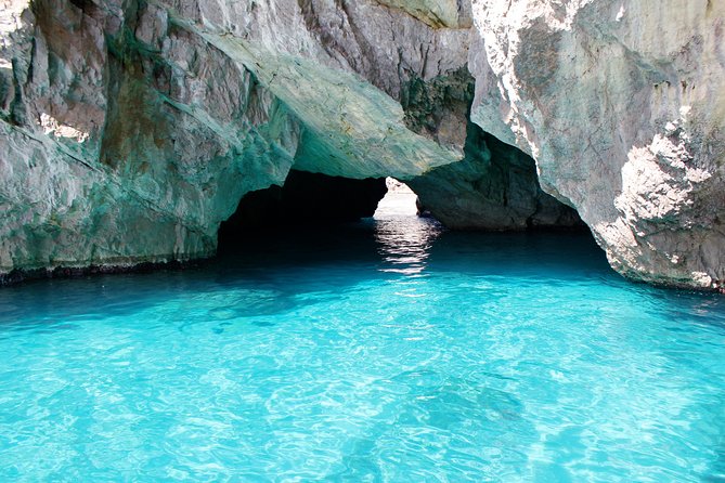 Small Group Capri Island Boat Ride with Swimming and Limoncello - What the small group really adds