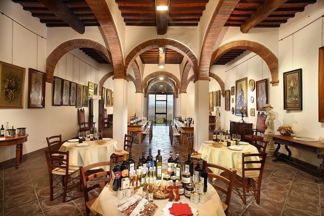 Small-Group Wine Tasting Experience in the Tuscan Countryside - Between the estates: comparing two ways of making wine