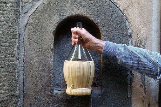 Small-Group Wine Tasting Experience in the Tuscan Countryside - Second estate: wine with a proper Tuscan spread