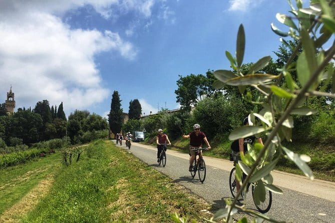 Small-Group Wine Tasting Experience in the Tuscan Countryside - Guides who make the difference