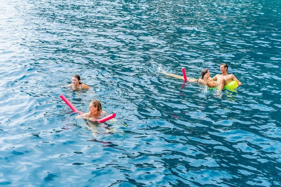 Sorrento: Exclusive Capri Boat Tour and Optional Blue Grotto - Capri by boat: grottos, rocks, and the famous arch