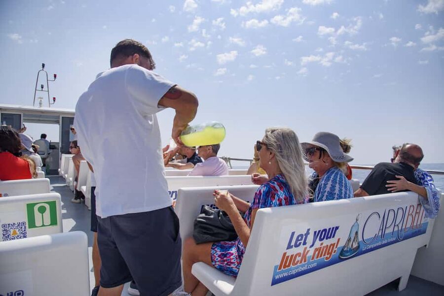 Sorrento: Full-Day Boat Tour to Positano, Amalfi and Ravello - One hour in Positano