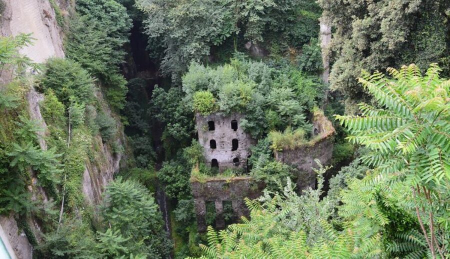 Sorrento: Guided Walking Tour & Limoncello Tasting - Villa Comunale brings the Bay of Naples into view