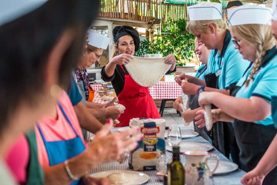 Sorrento: Pizza Making Class at Tirabusciò Cooking School - Timing, access, and who should book