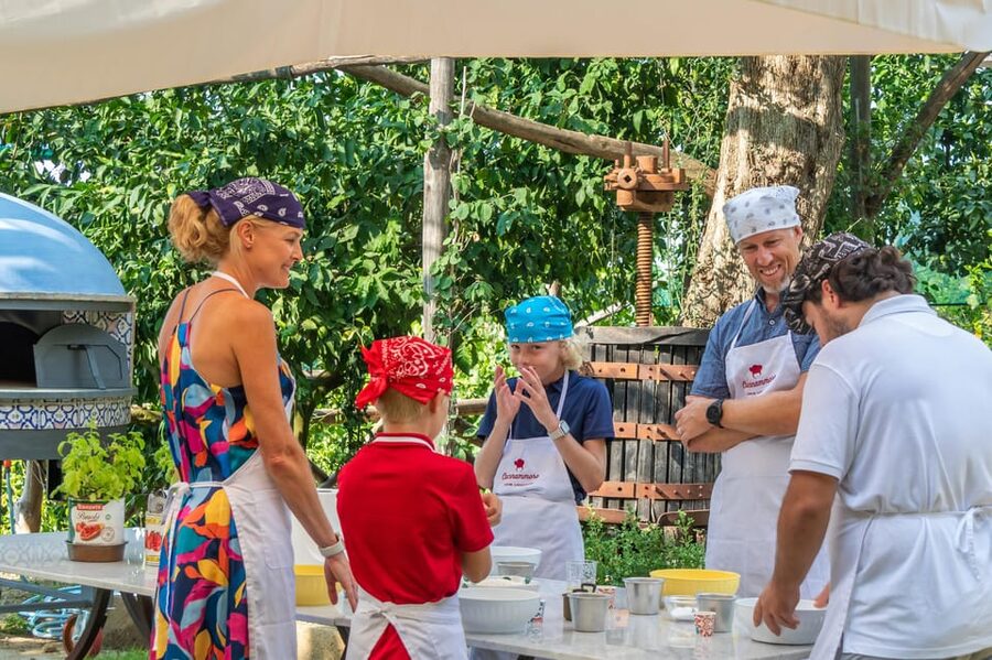 SORRENTO: Pizza School Mastering Neapolitan Delights - A pizza class above Sorrento, not just another meal