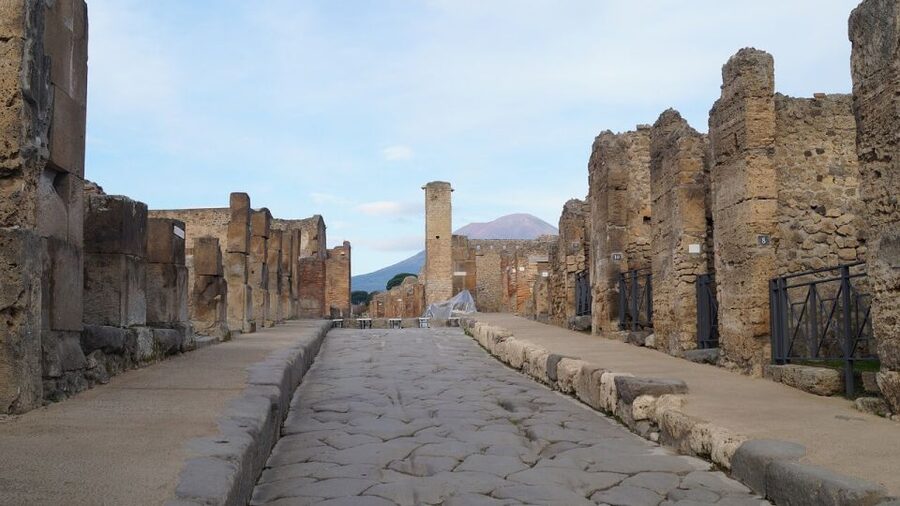 Sorrento: Skip-the-Line Pompeii Express Tour by Train - Staying after the guided walk