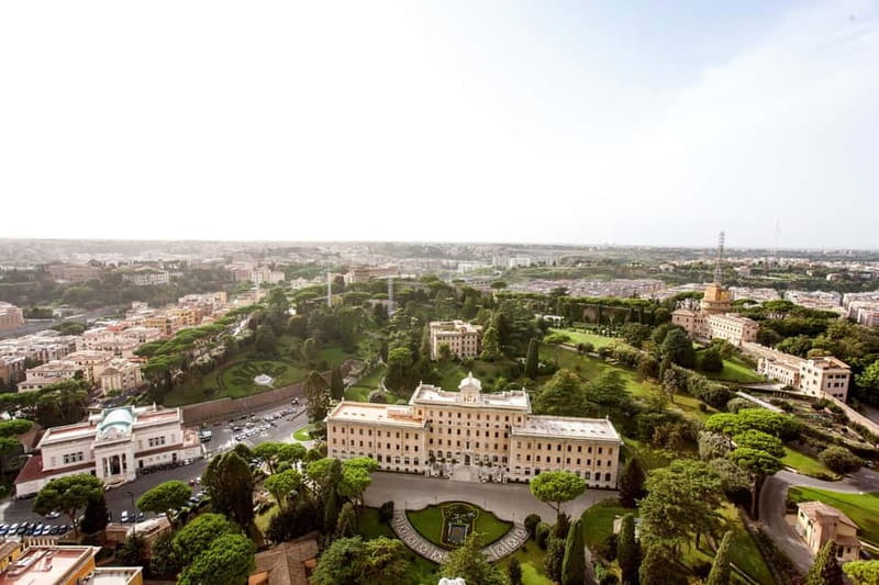 St Peter's Basilica Express Guided Tour with Dome Climb - The audio guide and live commentary