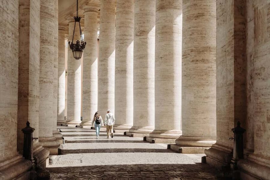 St. Peter’s Basilica Priority Access Tour with Dome & Crypt - Timing, clothing, and the Jubilee complication