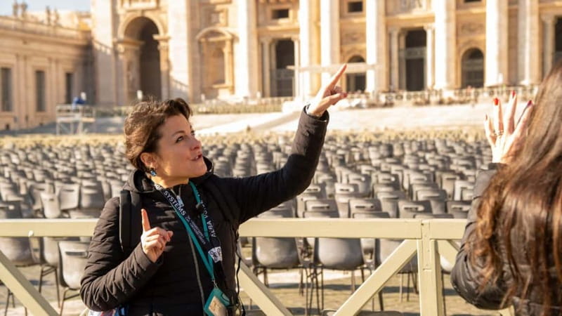 St. Peter's Dome Climb, Basilica and Vatacombs Tour - Early entry into St. Peter’s Basilica