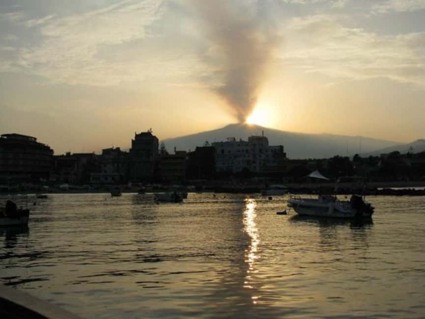Sunset tour in search of dolphins with aperitif - Sunset under Etna and the return to port