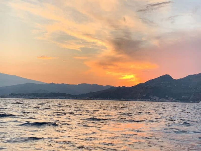 Sunset tour in search of dolphins with aperitif - How the $53 price holds up