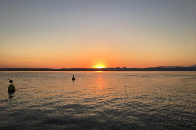 Sunset Tour in Sirmione - Prosecco, music, and the guide’s role