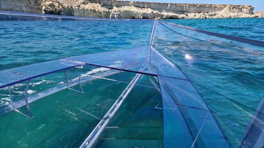 Syracuse: Coast and Sea Caves Full Transparent Boat Tour - What the captains add to the ride