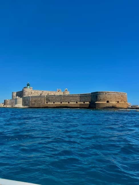 Syracuse: Ortigia Island and Sea Caves Boat Tour with Drinks - The swimming stop near Fonte Aretusa