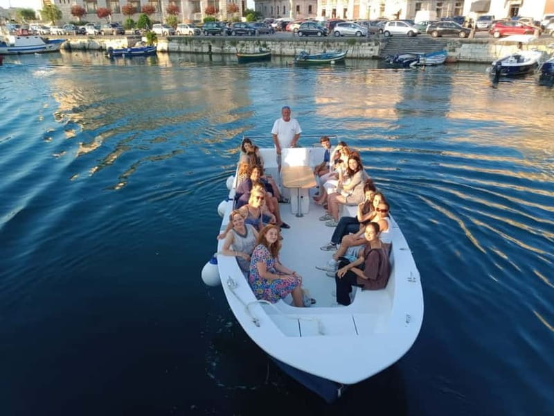Syracuse: Ortigia Island and Sea Caves Boat Tour with Drinks - Prosecco and the final pass through Porta Marina