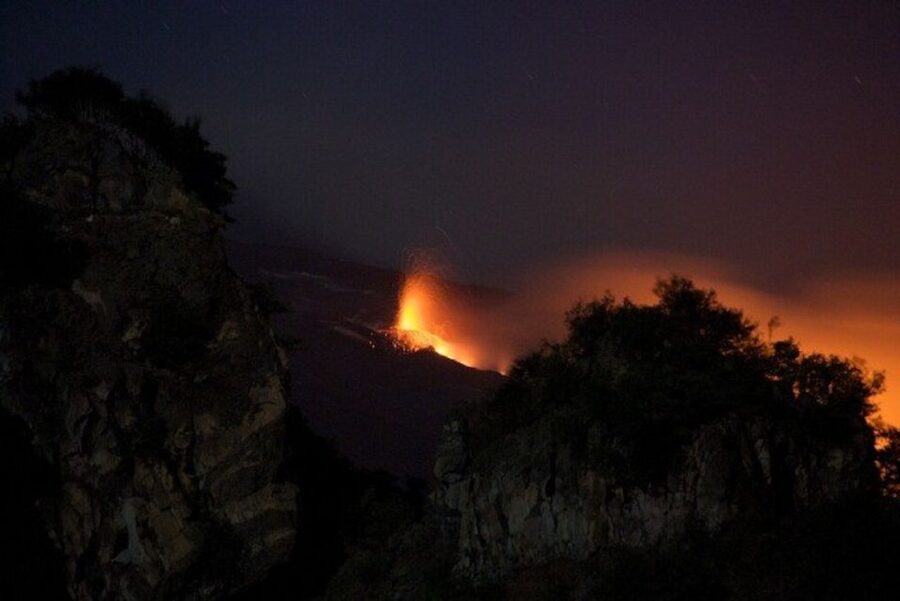 Taormina: Mount Etna Sunset Tour with Cave Visit and Tasting - Why Etna works so well at sunset