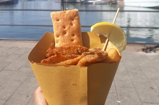 Taste Genoa: A Full Meal Walking Food Tour by Do Eat Better - Stop three: ordinary focaccia in Piazza delle Erbe