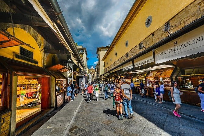 The Best of Florence Walking Tour in a Small Group - San Lorenzo and the Medici family’s mark