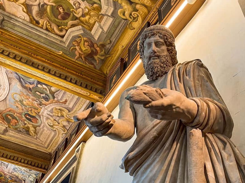 The Uffizi Gallery Florence Small group Guided tour - Entering the Uffizi with reserved admission