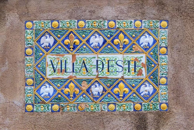 Tivoli: Villa D'Este Entry Ticket and App Audio Guide - Entering through the palace and ticket office