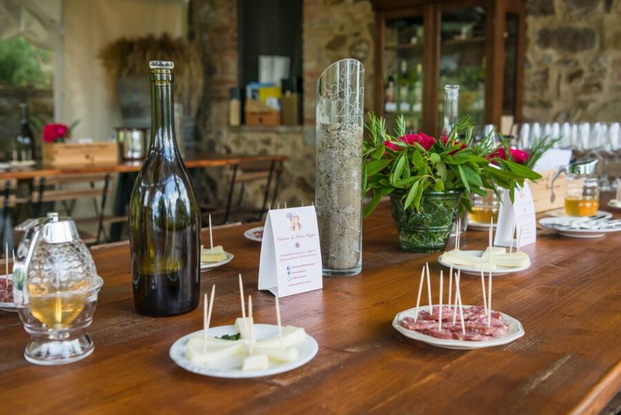 Total Immersion Wine Tour in Chianti - The tasting table: five wines, snacks, and olive oil