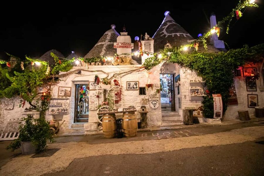 Tour di Alberobello e Matera in bus privato da Bari - Alberobello: three hours among the trulli