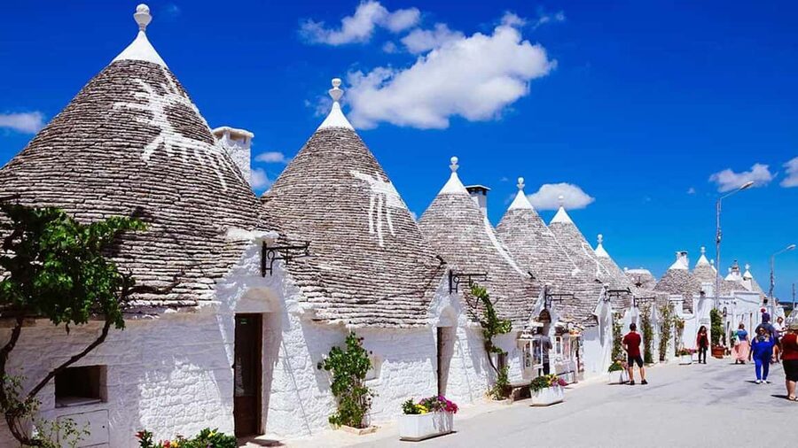 Tour di Alberobello e Matera in bus privato da Bari - Finding the Bari meeting point