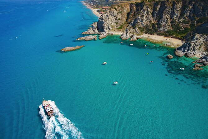 Tour of the Costa degli Dei by boat, 3 hours with aperitif included - Why seeing Tropea from the water matters