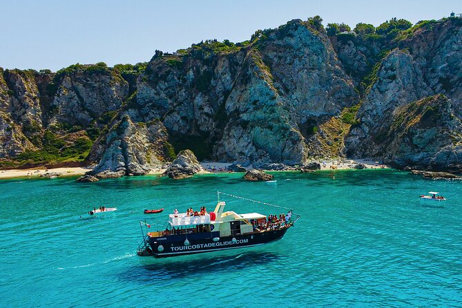 Tour of the Costa degli Dei by boat, 3 hours with aperitif included - Tropea Beach closes the route with the best town view