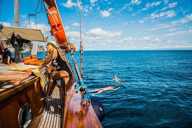Tour of the island of Ischia in schooner - Lacco Ameno and the final swimming stop