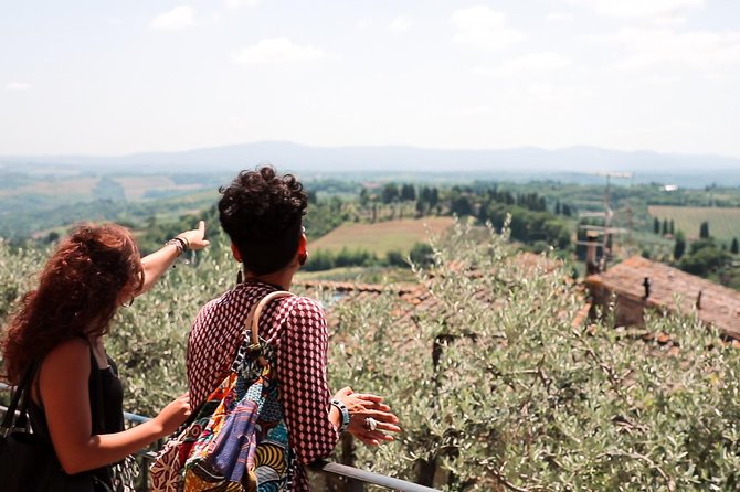 Tuscany: Day Trip to Pisa, Siena, San Gimignano, and Chianti - The bus, guide, and group rhythm