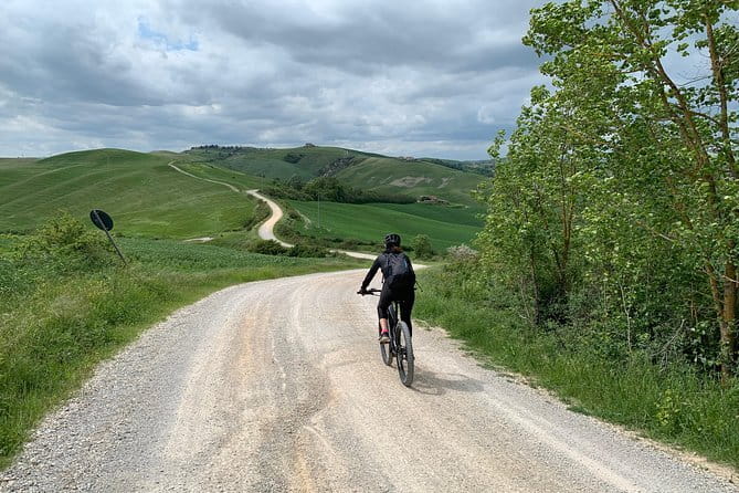 Tuscany E-Bike Tour: from Florence to Chianti with lunch and tastings - What the e-bike changes, and what it does not