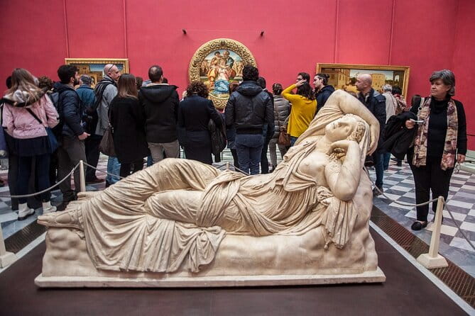 Uffizi Gallery Entrance Ticket with Priority Access - Finding the assistant outside the Uffizi
