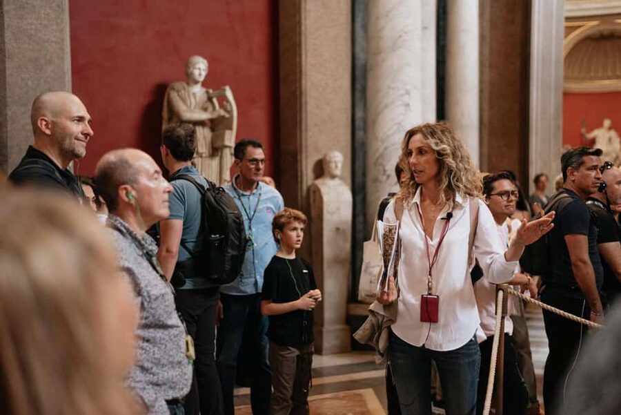 Vatican Museums & Sistine Chapel Skip-the-Line Guided Tour - What the guide adds to the visit