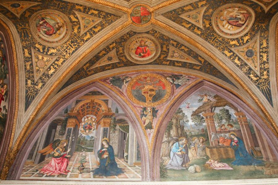 Vatican Museums, Sistine Chapel & St Peter's Basilica Tour - Meeting near the Vatican walls