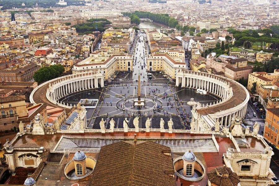 Vatican: Papal Audience and St. Peter's Basilica Guided Tour - Michelangelo’s Christ and the Basilica of Neptune