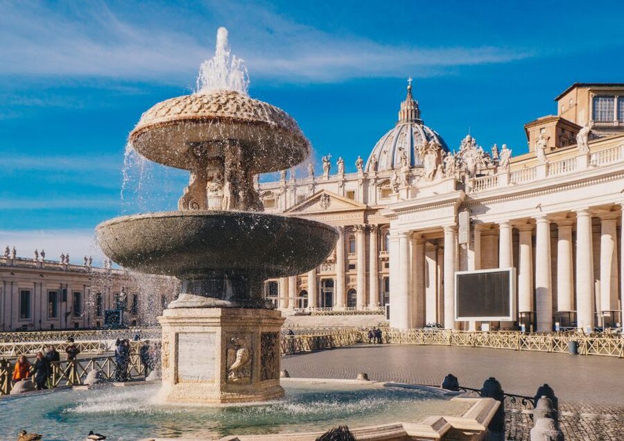 Vatican: Papal Audience and St. Peter's Basilica Guided Tour - Finding a place in St. Peter’s Square