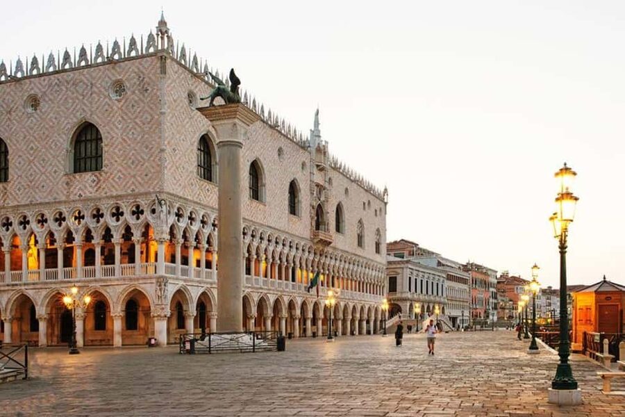 Venetian Lagoon Tour: Visit Murano, Burano and Torcello - Four and a half hours or six hours?