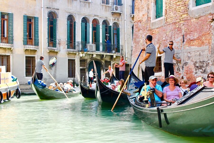 Venetian Private Sandolo tour - Weather, bags, and practical comfort