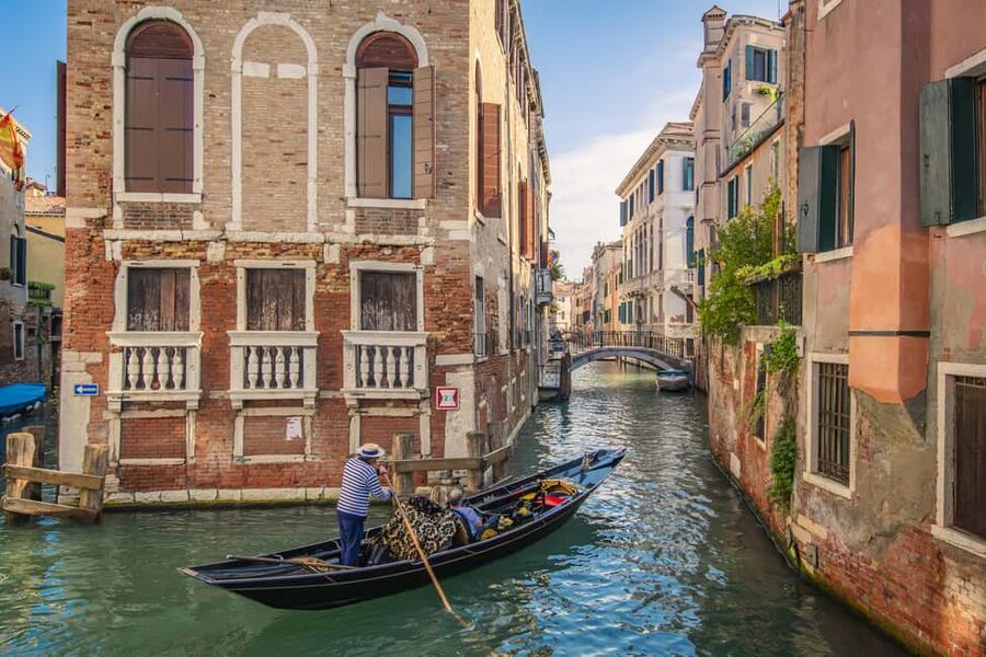 Venetian Private Sandolo tour - Should you book the private sandolo?