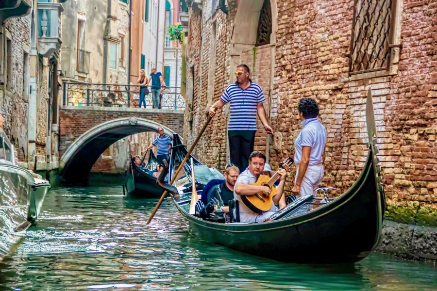 Venice: 30-Minute Gondola Ride on Grand Canal with Serenade - Is 30 minutes enough?