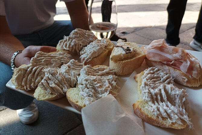 Venice Bacaro Food Tour: Eat and Drink like a Venetian - Calle de la Malvasia and old-style osteria food