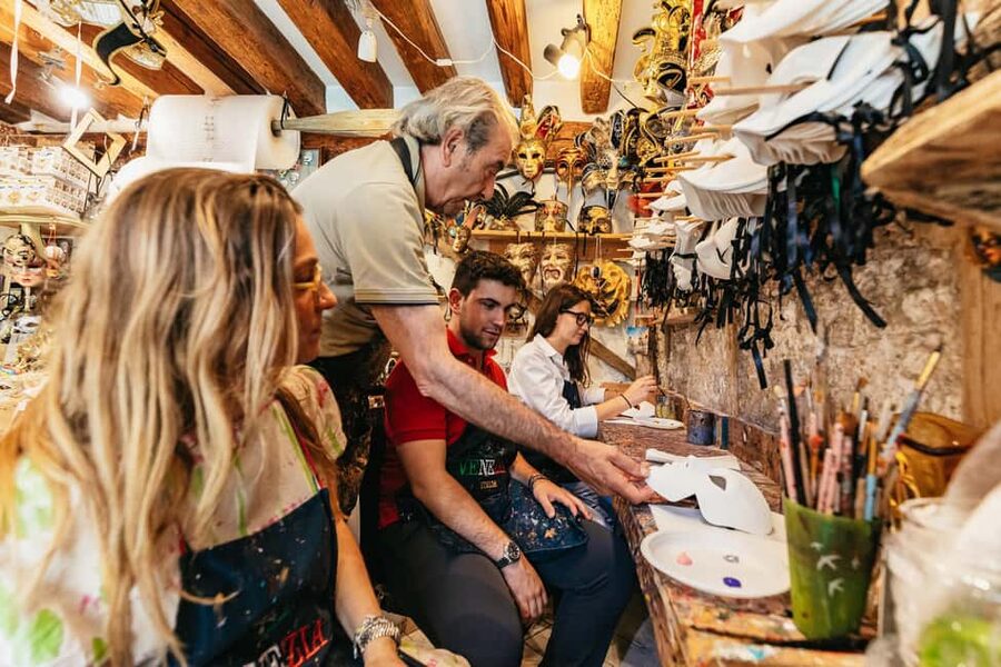 Venice: Carnival Mask Workshop - A practical hour from arrival to departure