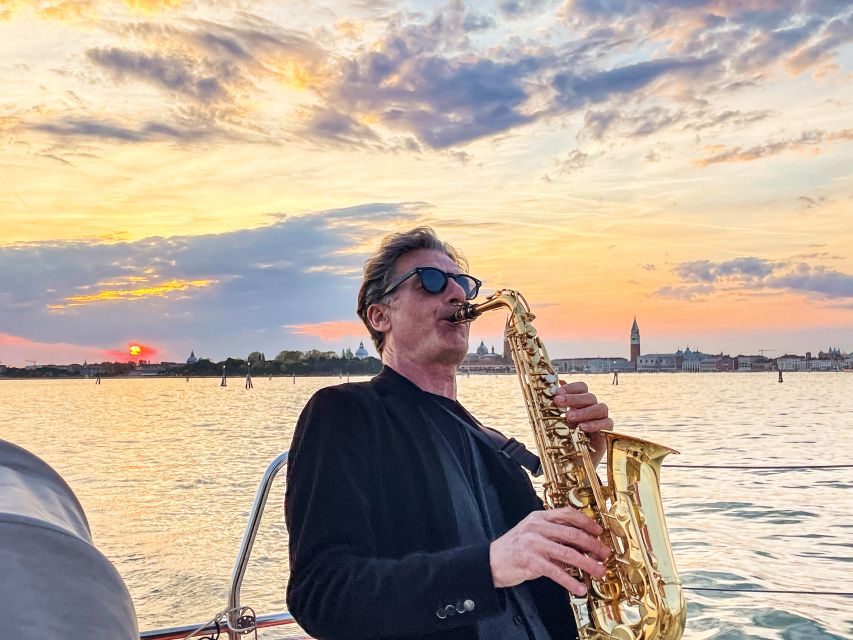 Venice: Catamaran Sunset Jazz Cruise with Aperitivo - Aperitivo with cicchetti, spritz, and prosecco