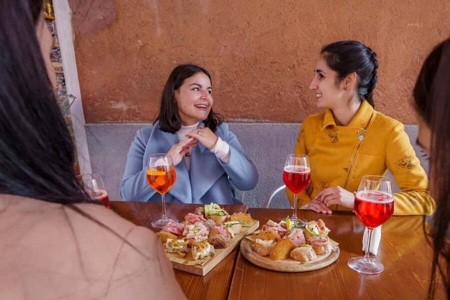 Venice: Cicchetti, Spritz, and Wine Tour in Ghetto Ebraico - Walking through Venice’s Jewish Ghetto