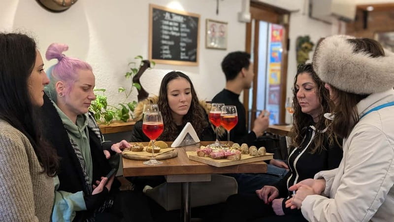 Venice: Cicchetti, Spritz, and Wine Tour in Ghetto Ebraico - The guide makes or breaks the evening
